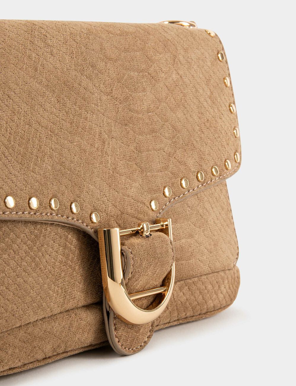 Bolso cocodrilo con flecos y tachuelas arena mujer
