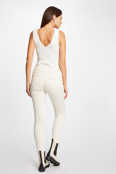 Vaquero slim efecto elástico beis mujer