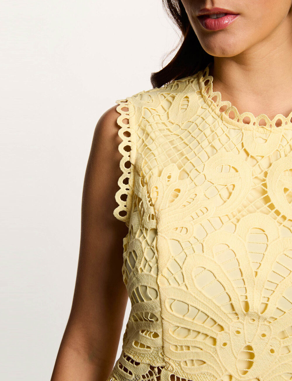 Vestido corto evas&eacute; encaje amarillo claro mujer