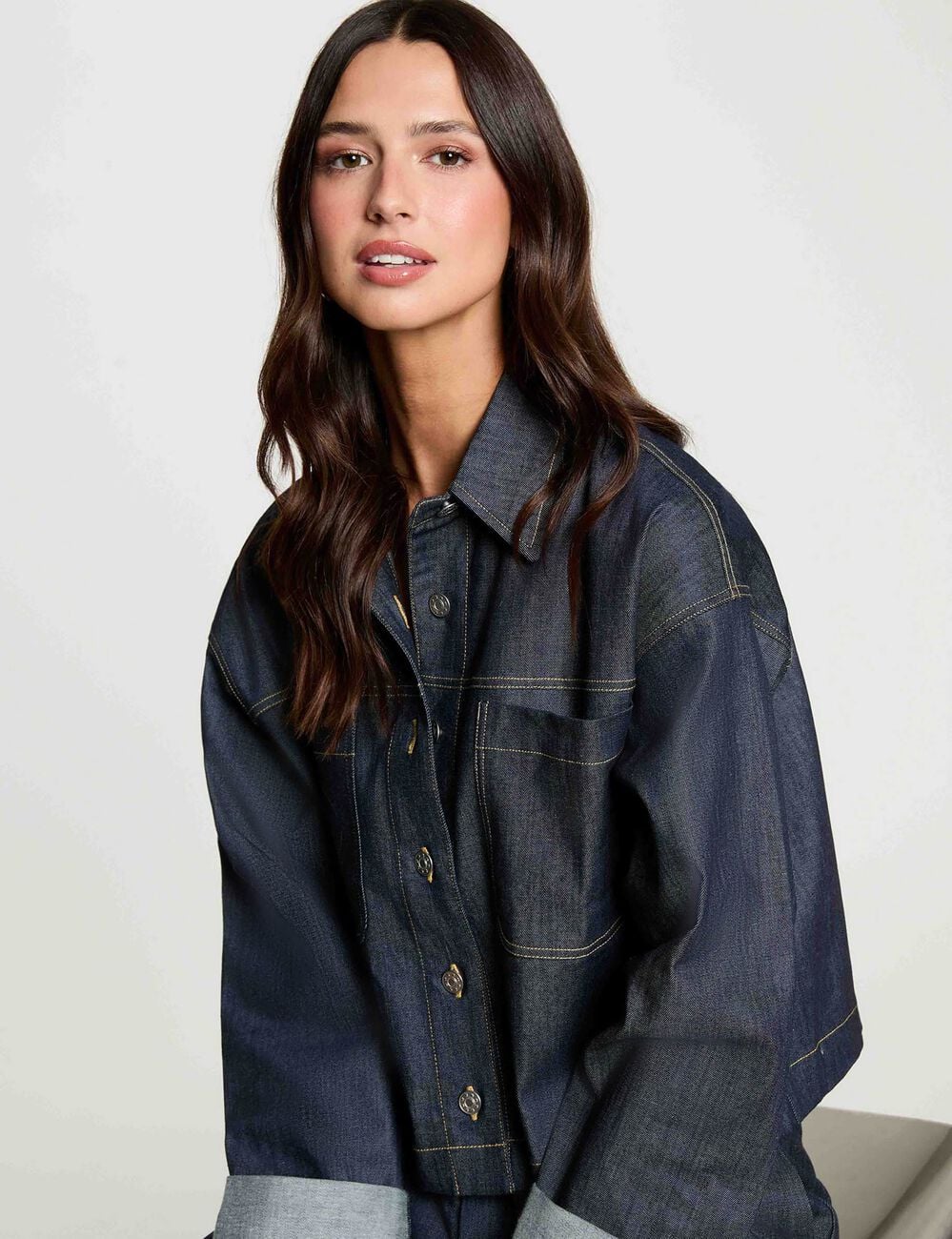 Chaqueta vaquera corta denim crudo mujer
