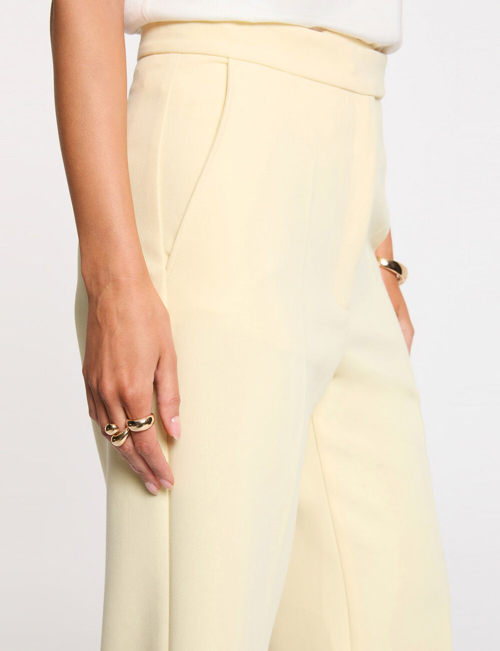 Pantal&oacute;n recto de tiro alto amarillo pastel mujer