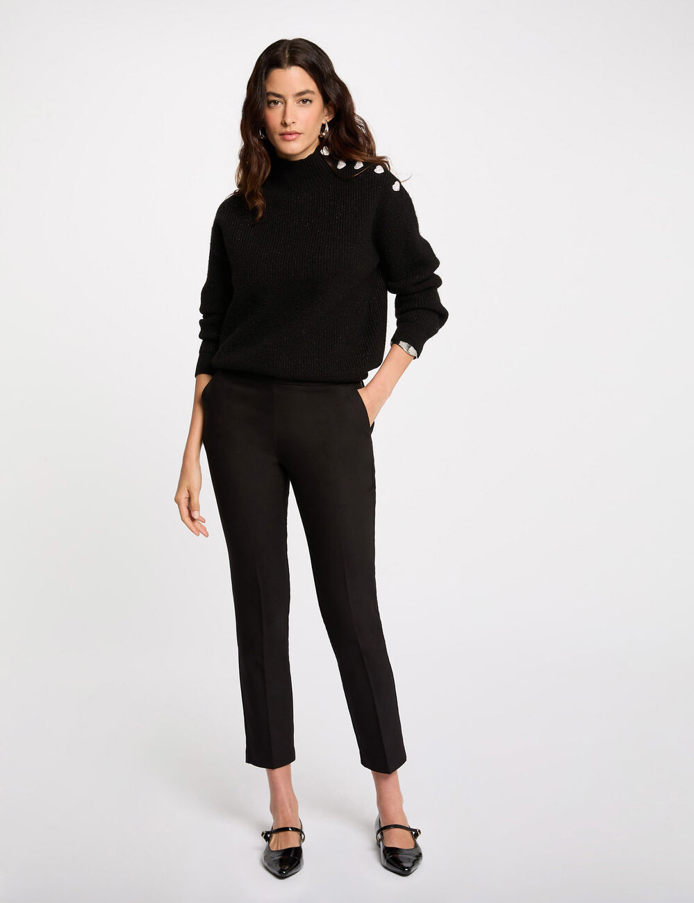 Pantalón cigarette estilo corto negro mujer