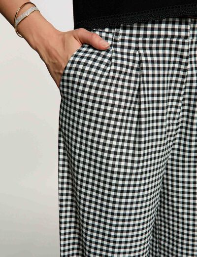 Pantal&oacute;n ancho con pliegues negro mujer