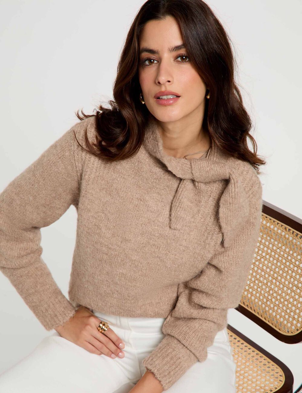 Jersey de cuello alto beis medio mujer