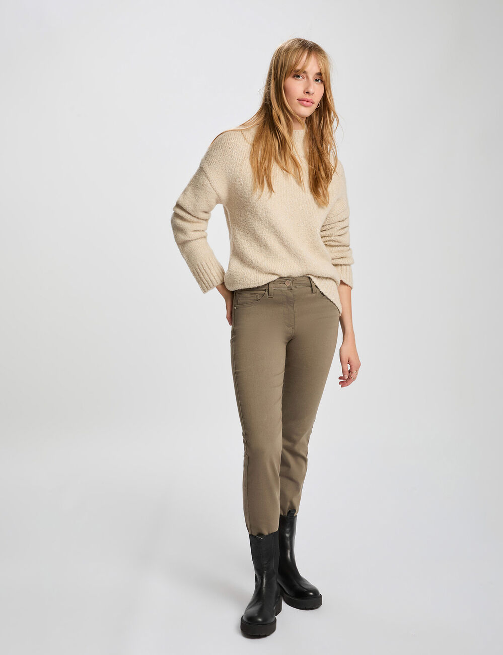 Pantal&oacute;n recto verde caqui mujer