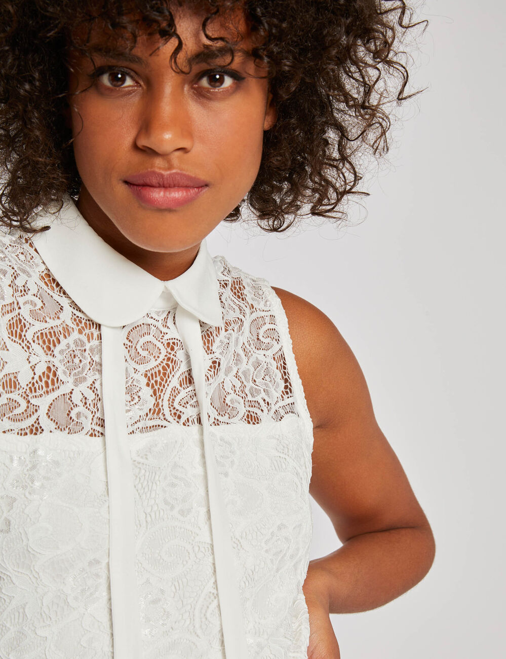 Blusa sin mangas con encaje forrado blanco mujer