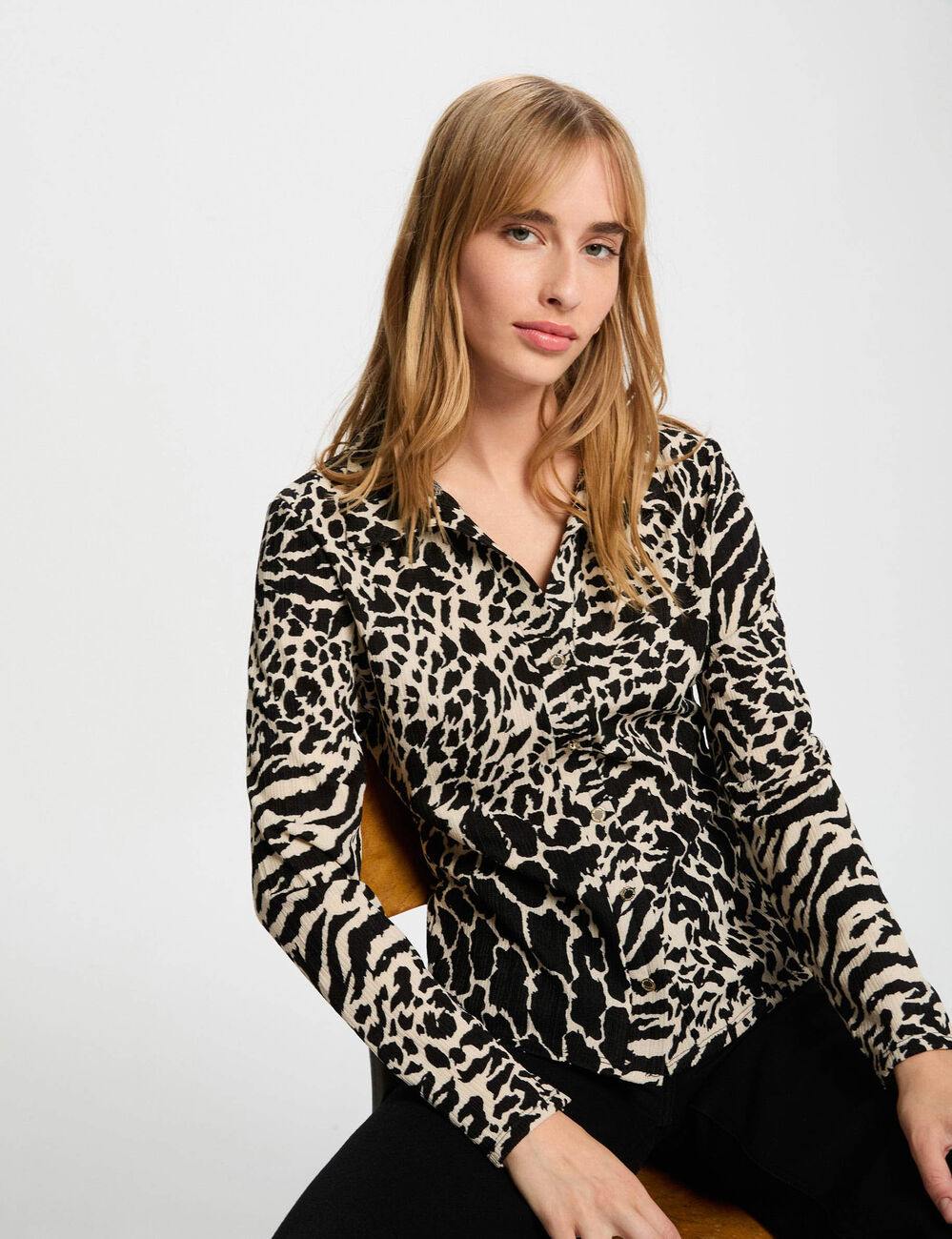 Camisa entallada con cuello vuelto multicolor mujer