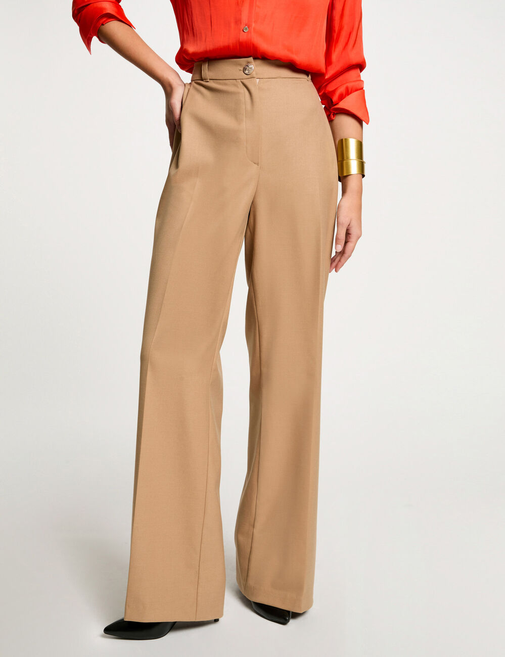 Pantalón pernera ancha pinzas cámel mujer