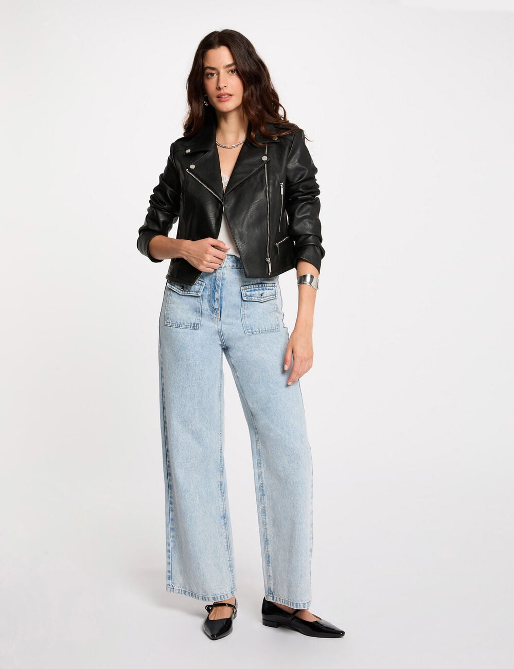 Chaqueta entallada de cuero sint&eacute;tico negro mujer