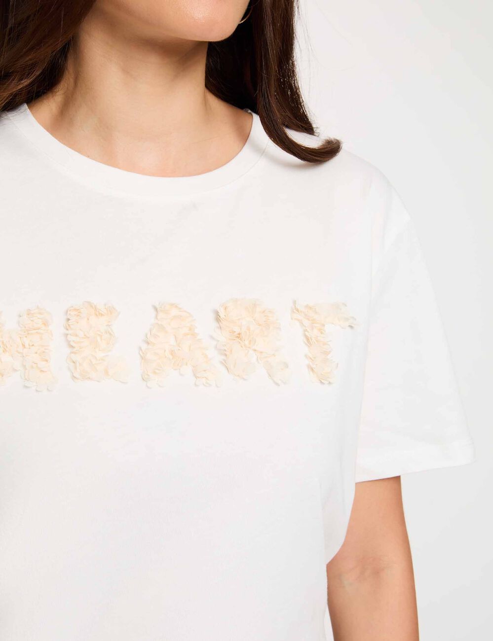 Camiseta con bordado en relieve blanco mujer
