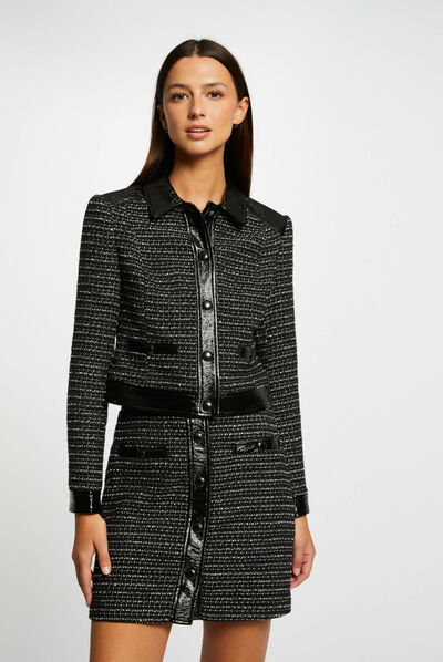 Chaqueta recta con detalles de vinilo negro mujer
