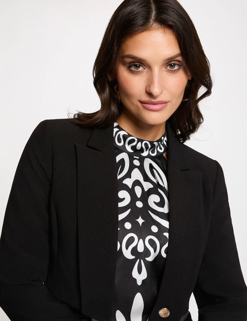 Chaqueta recta y corta negro mujer