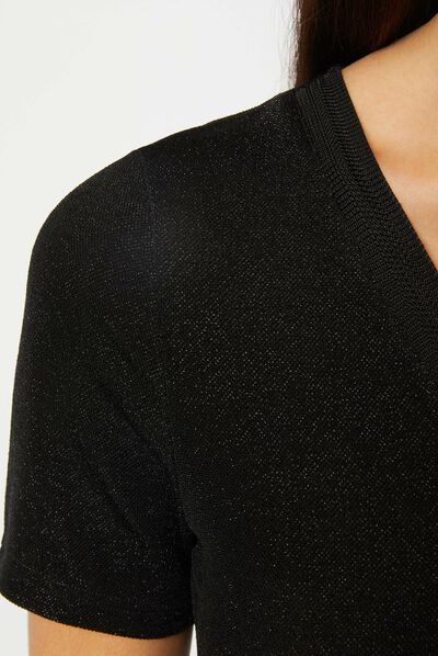 Camiseta manga corta con escote en V negro mujer