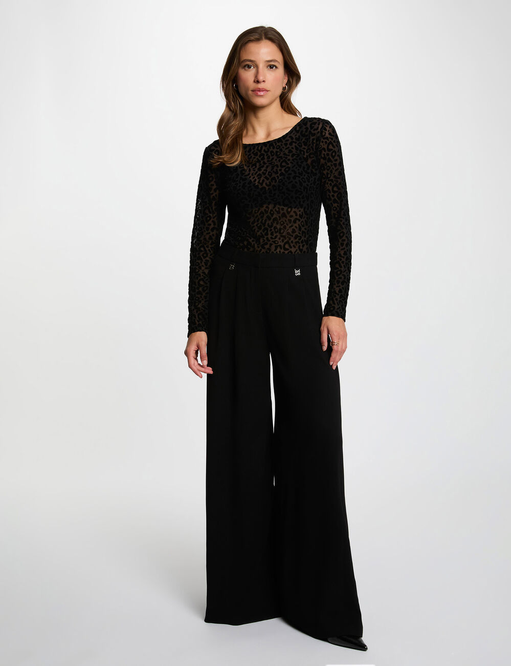 Camiseta ajustada cuello redondo negro mujer