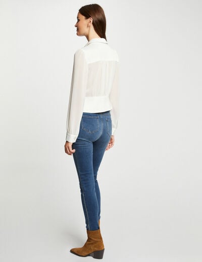 Camisa satinada entallada marfil mujer