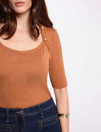 Camiseta ajustada cuello barco c&aacute;mel mujer