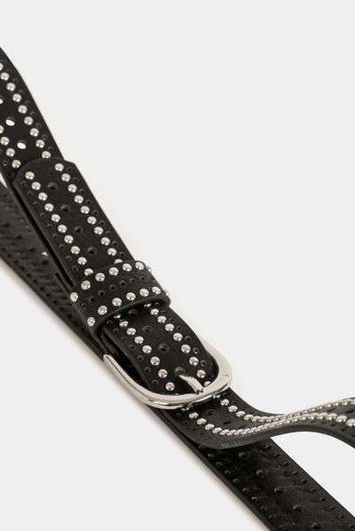 Cinturón con tachuelas y perforaciones negro mujer