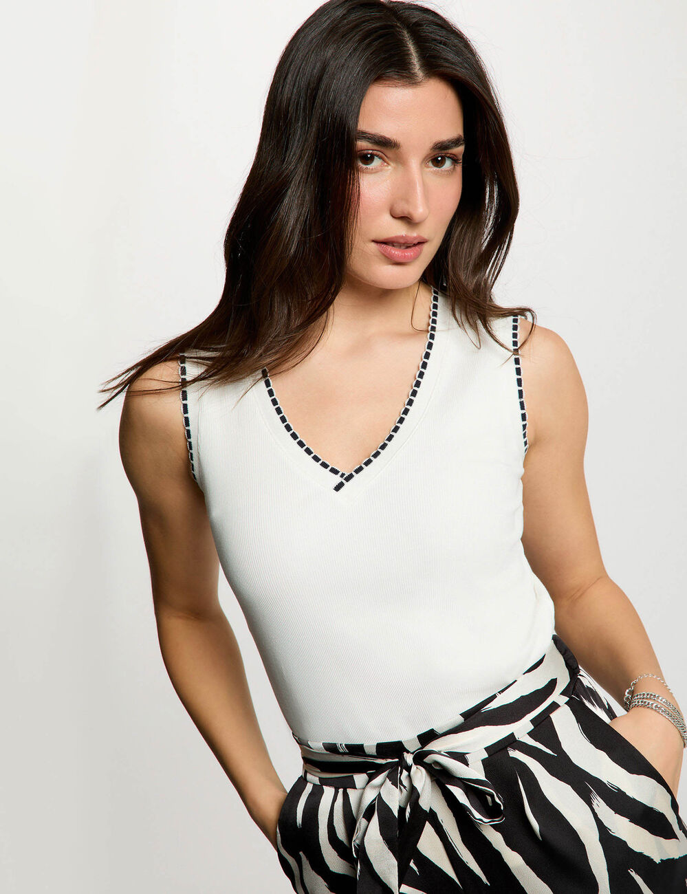 Top sin manga blanco mujer