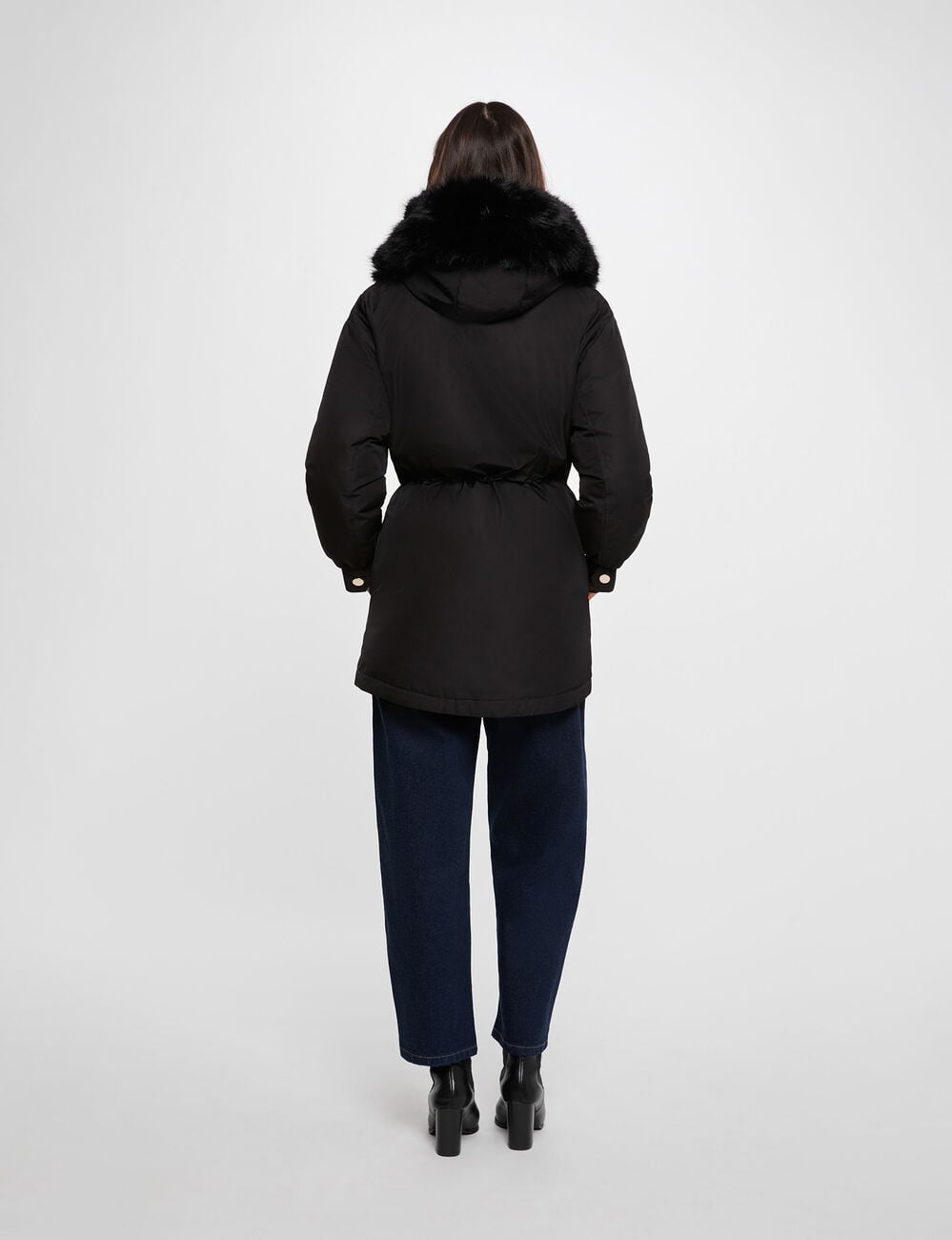 Parka con cuello de pelo negro mujer