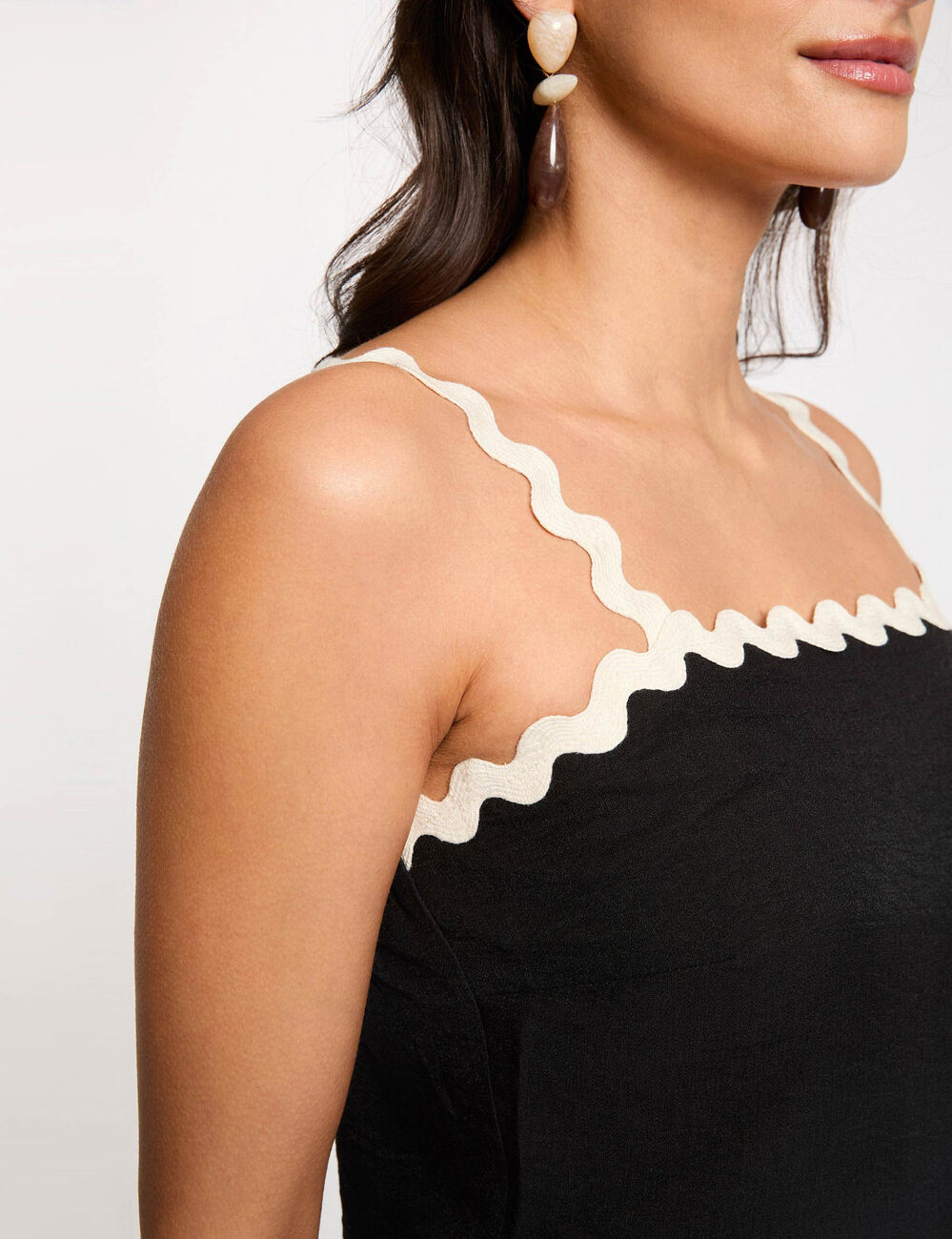 Top ajustado negro mujer