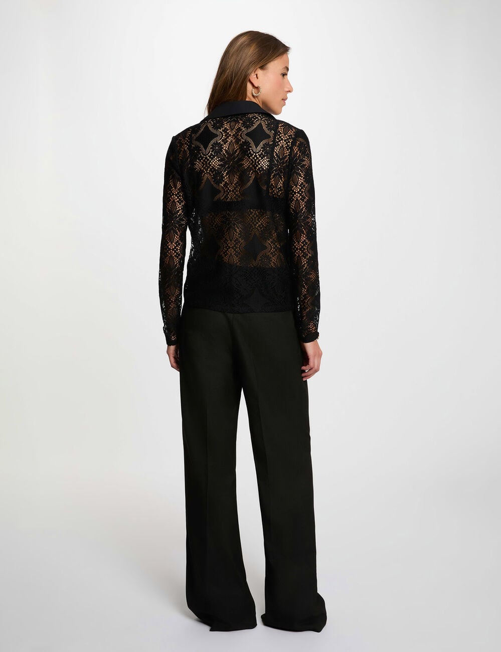 Camisa de encaje con cuello vuelto negro mujer