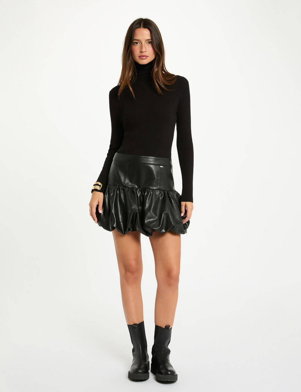 Vestido corto de cuello alto negro mujer