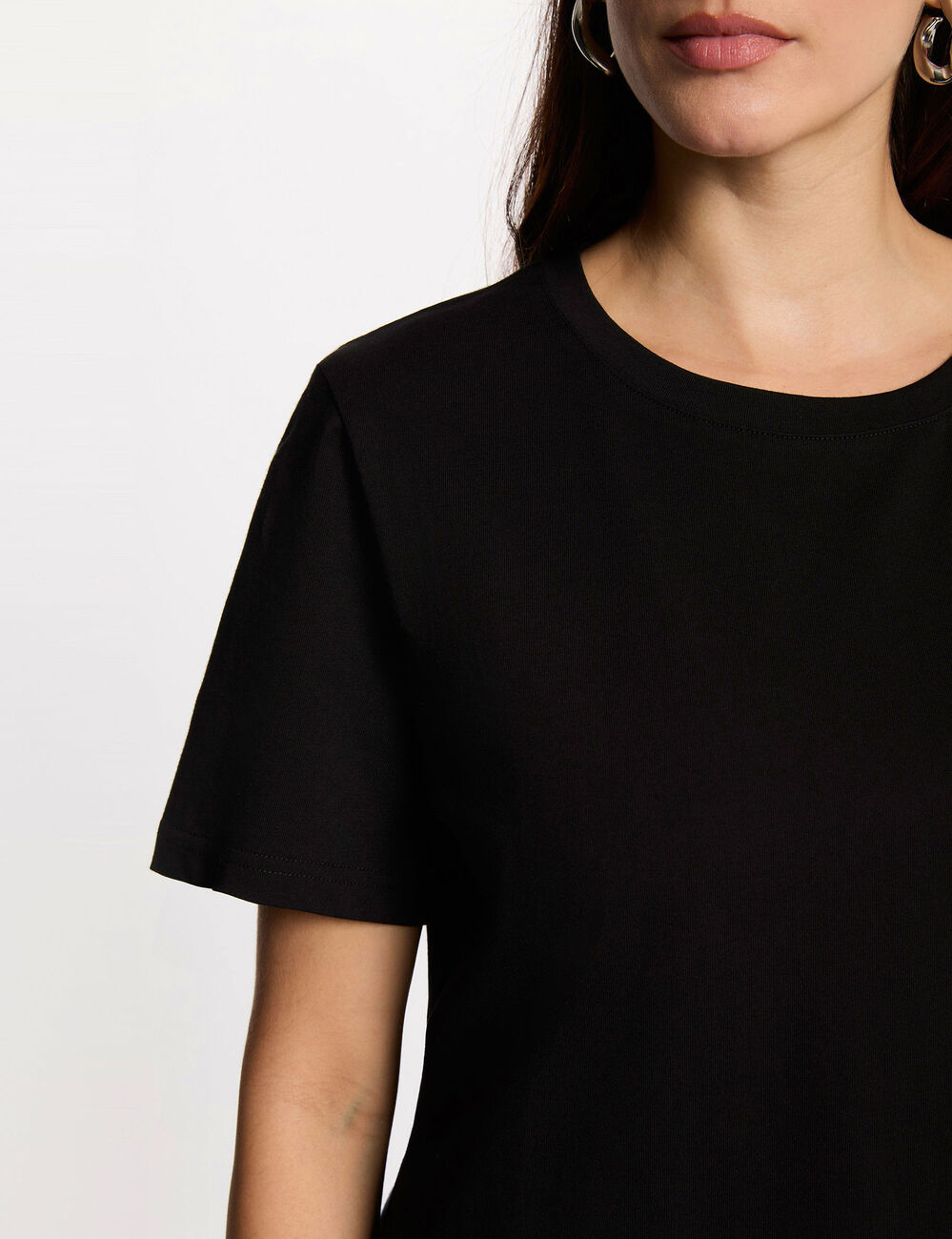 Camiseta bordada cuello redondo negro mujer