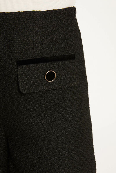 Short recto detalles terciopelo negro mujer