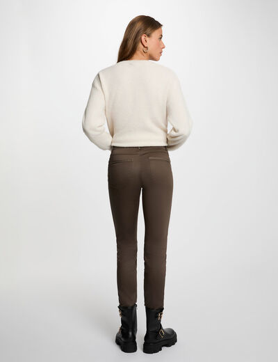 Pantal&oacute;n slim efecto mojado topo mujer