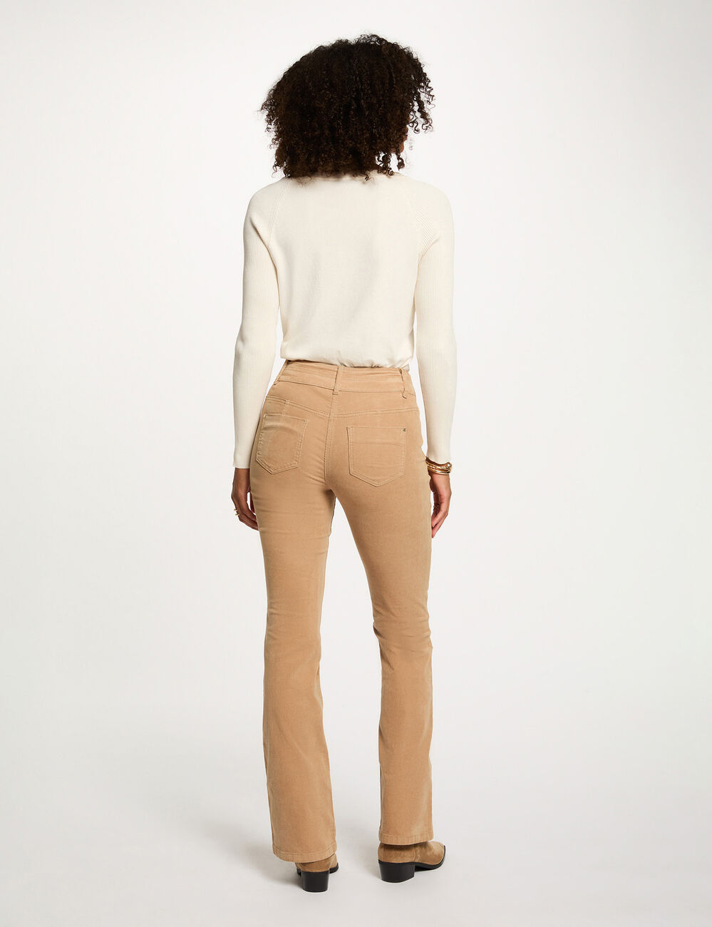 Pantal&oacute;n ajustado terciopelo arena mujer