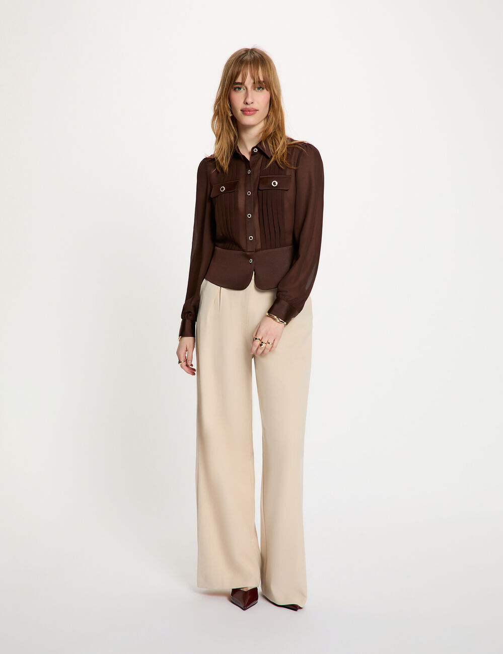 Camisa manga larga con pliegues marr&oacute;n oscuro mujer