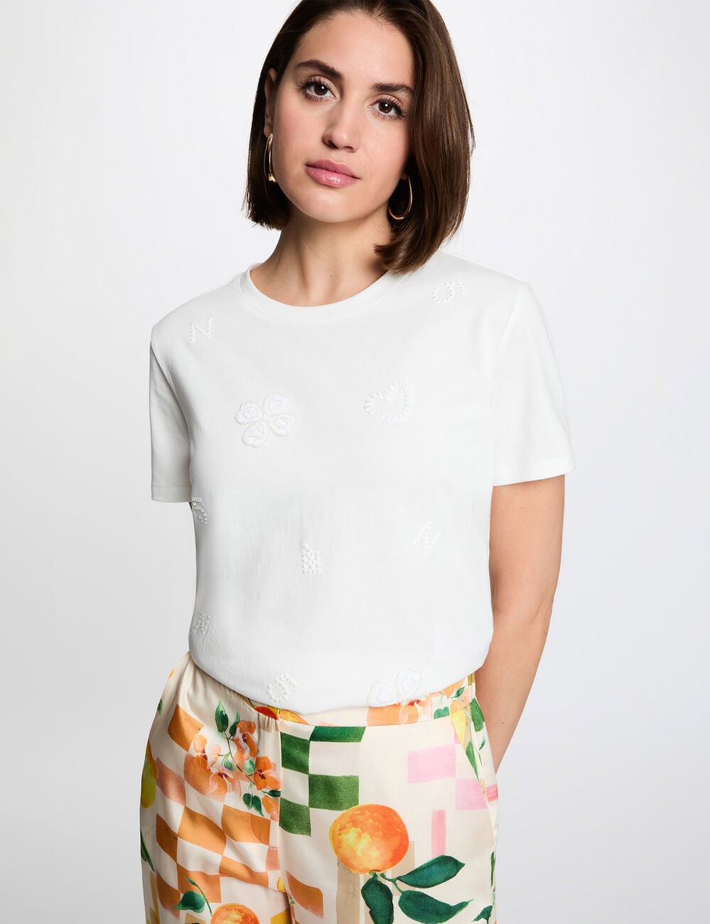 Camiseta bordada cuello redondo blanco mujer