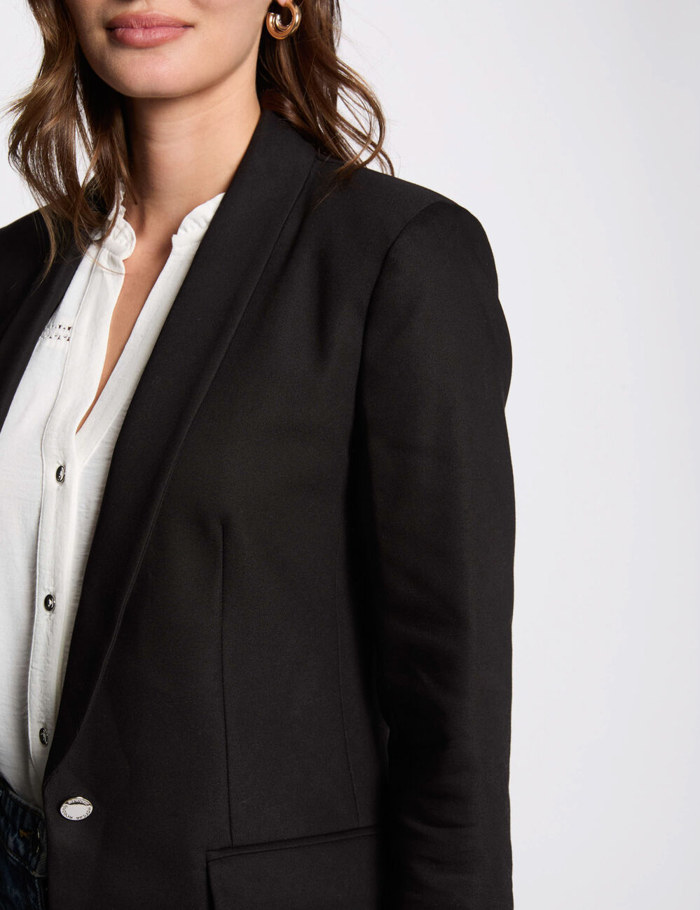Chaqueta corta cuello chal negro mujer