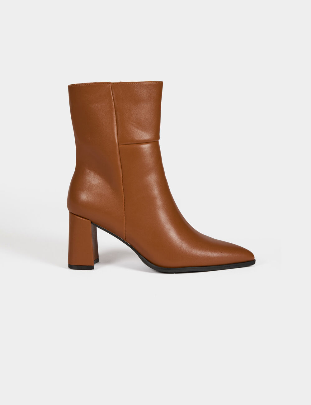 Bota corta con tac&oacute;n c&aacute;mel mujer
