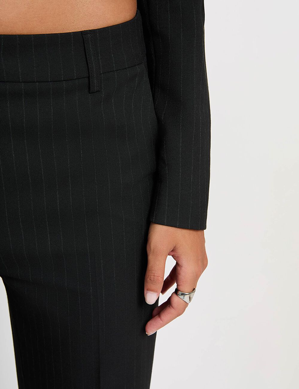 Pantal&oacute;n recto de tiro alto negro mujer