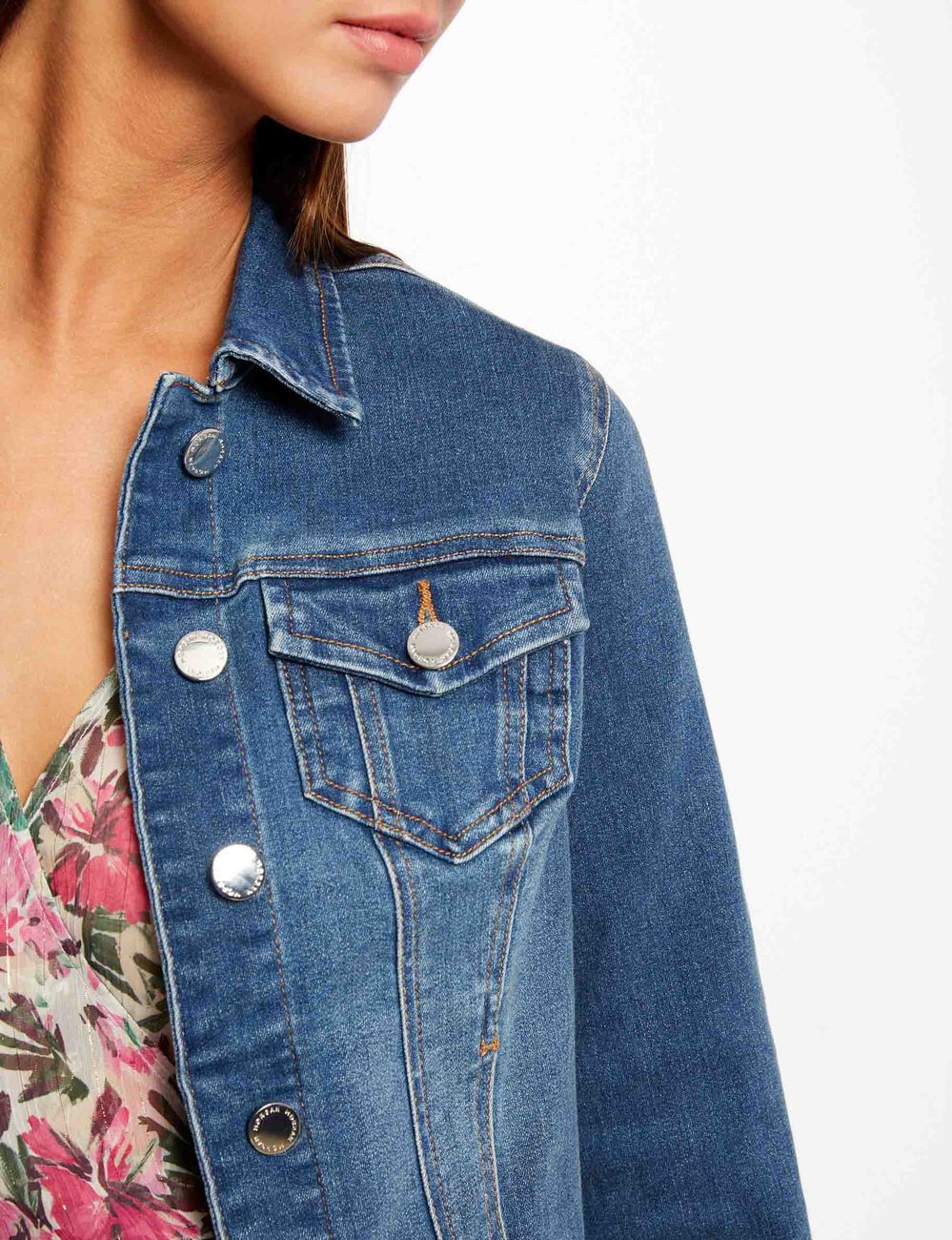 Chaqueta vaquera recta abotonada denim stone mujer