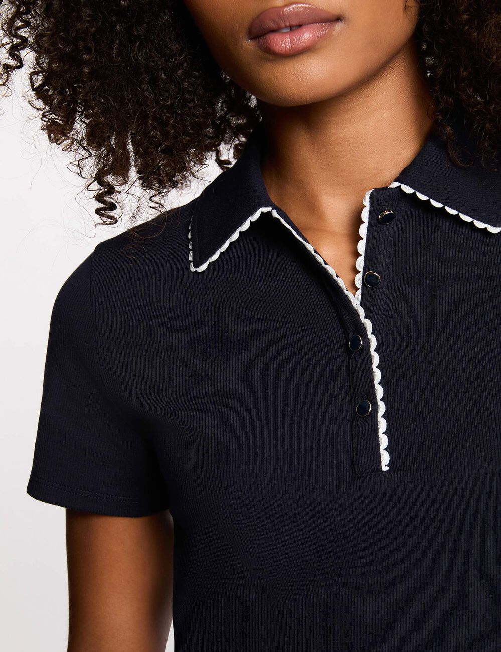 Top entallado con cuello de solapa azul marino mujer