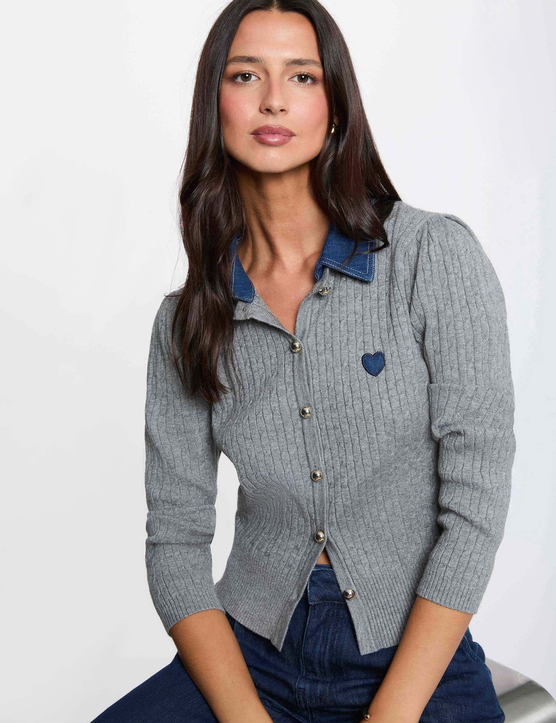 Jersey con cuello vuelto y botones gris claro mujer
