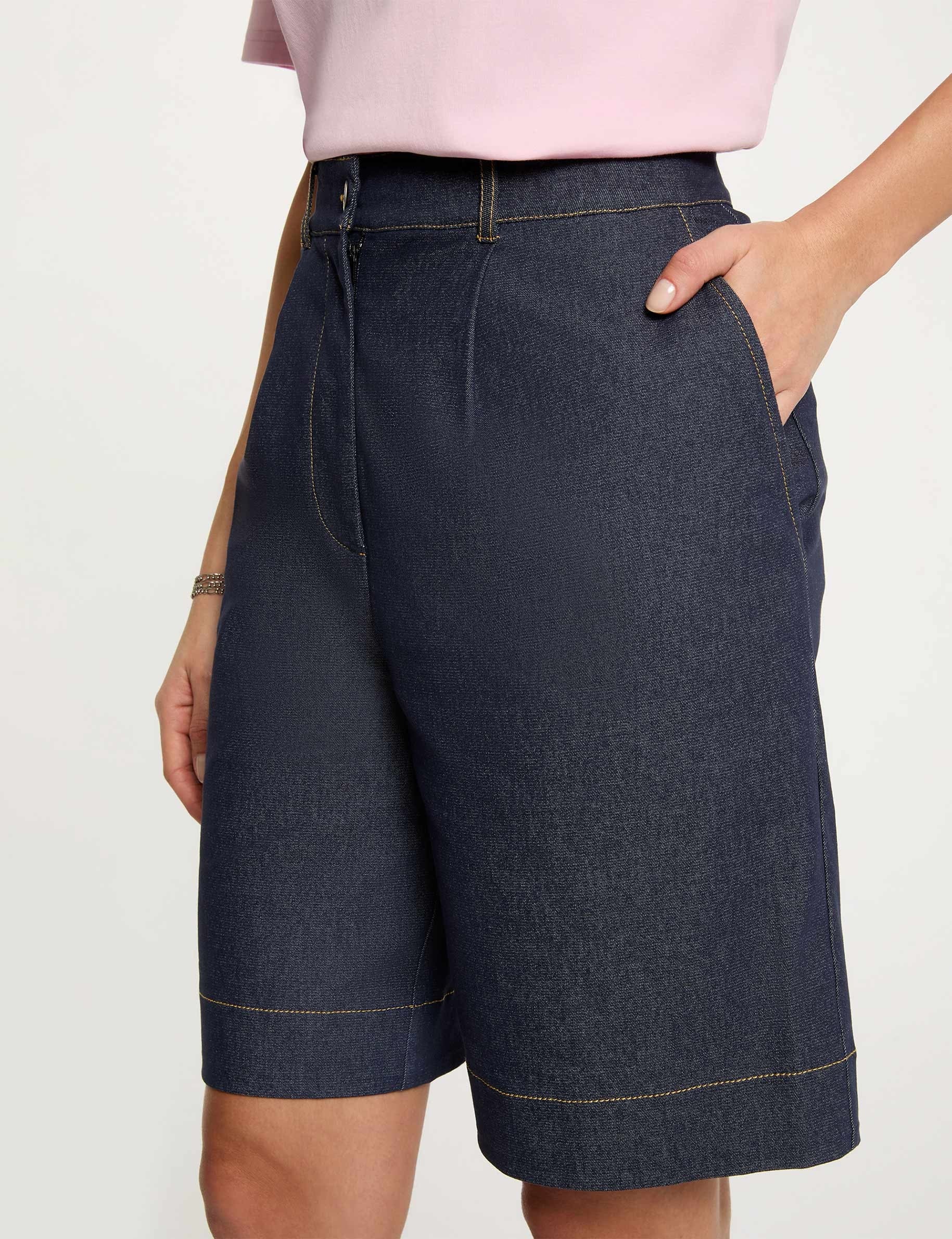 Pantal&oacute;n corto ancho de mezclilla denim crudo mujer