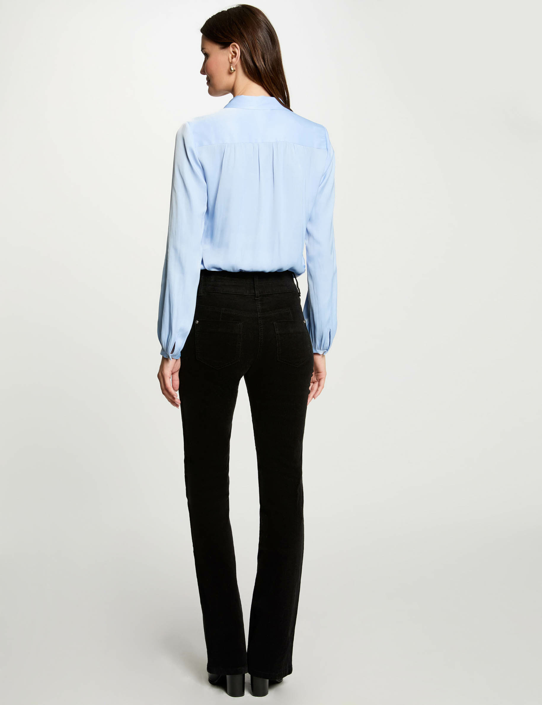 camisa manga larga satinada azul cielo mujer Camisa manga larga satinada azul cielo mujer