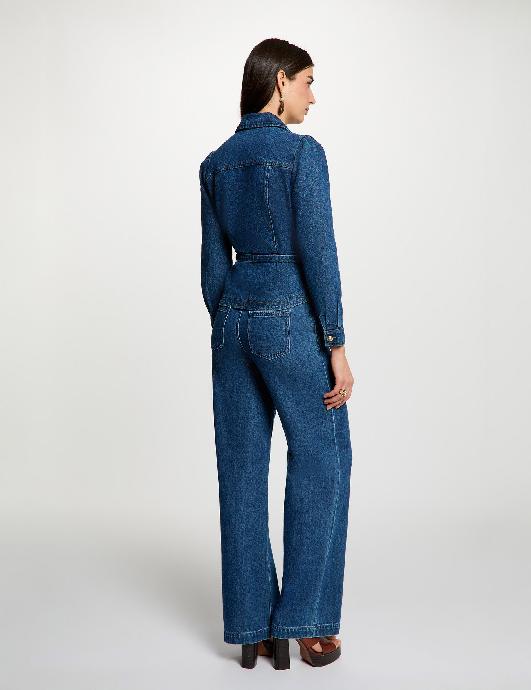 Chaqueta vaquera con cintur&oacute;n denim stone mujer