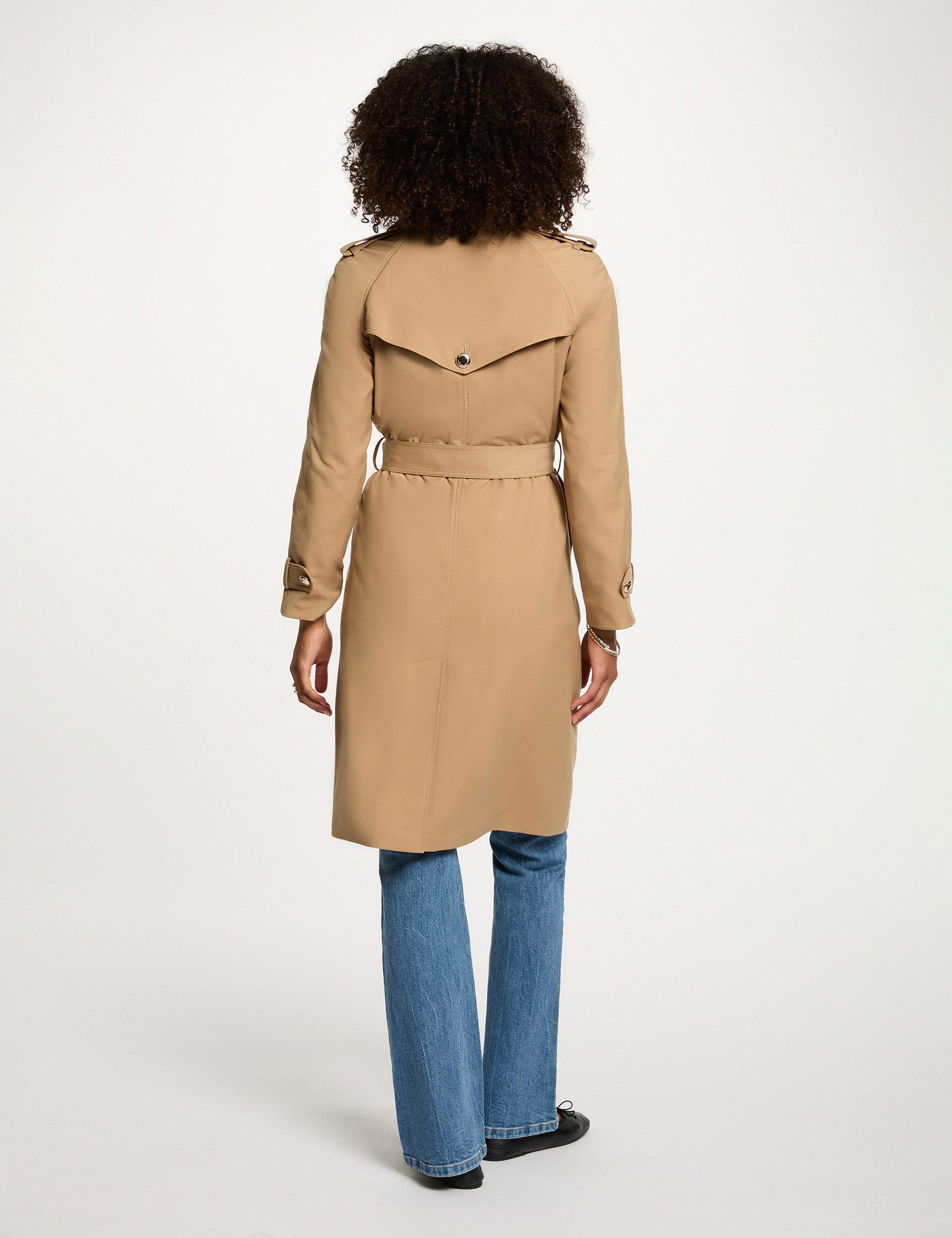 trench largo con cuello sastre beige mujer Trench largo con cuello sastre beige mujer