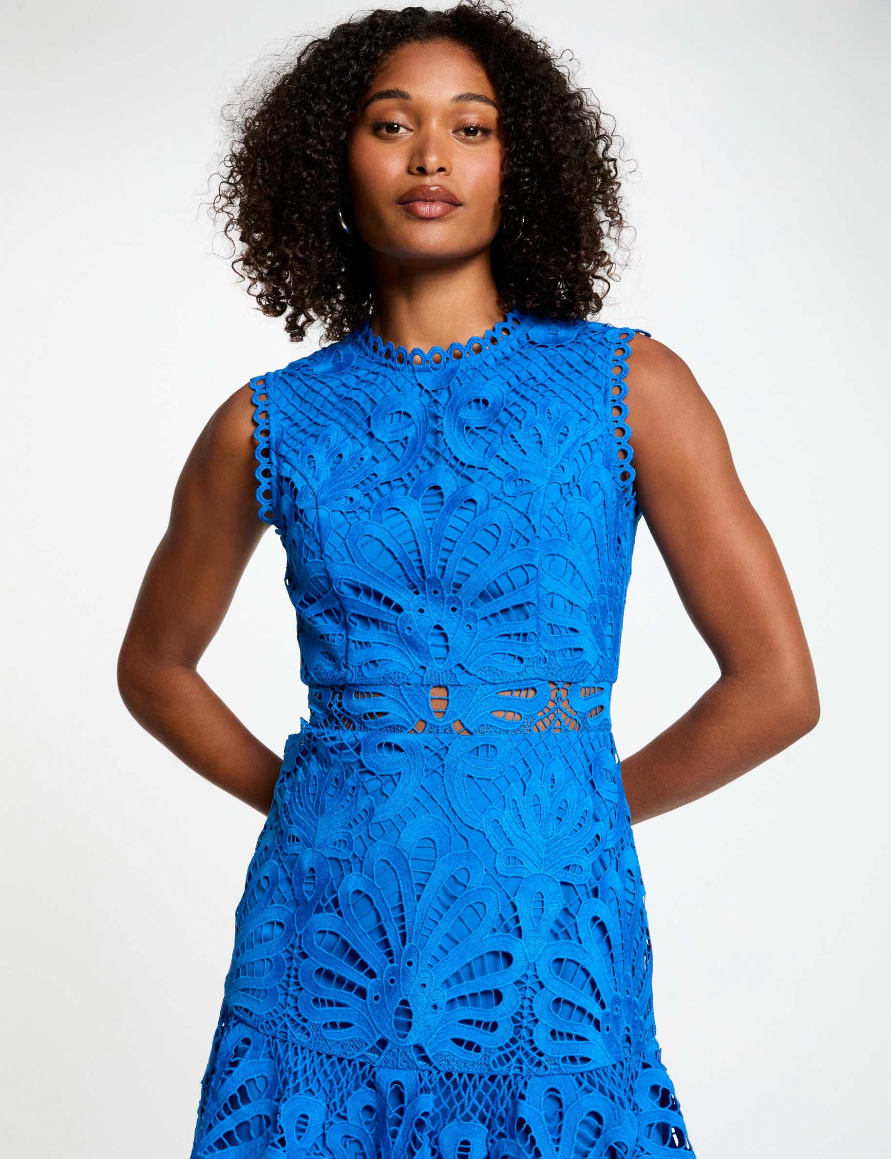 vestido corto evase encaje azul electrico mujer Vestido corto evasé encaje azul eléctrico mujer