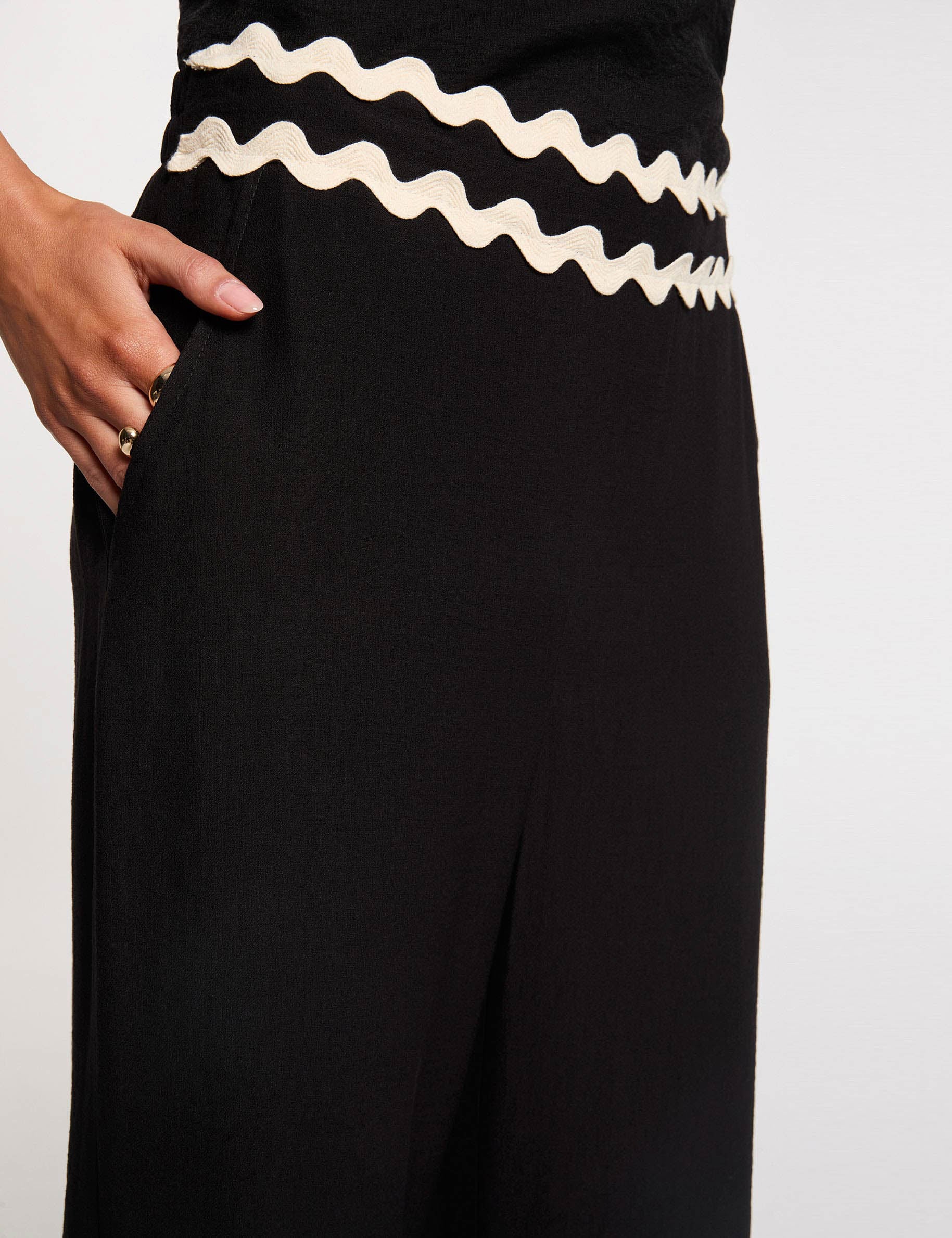 Pantal&oacute;n ancho 7/8 negro mujer