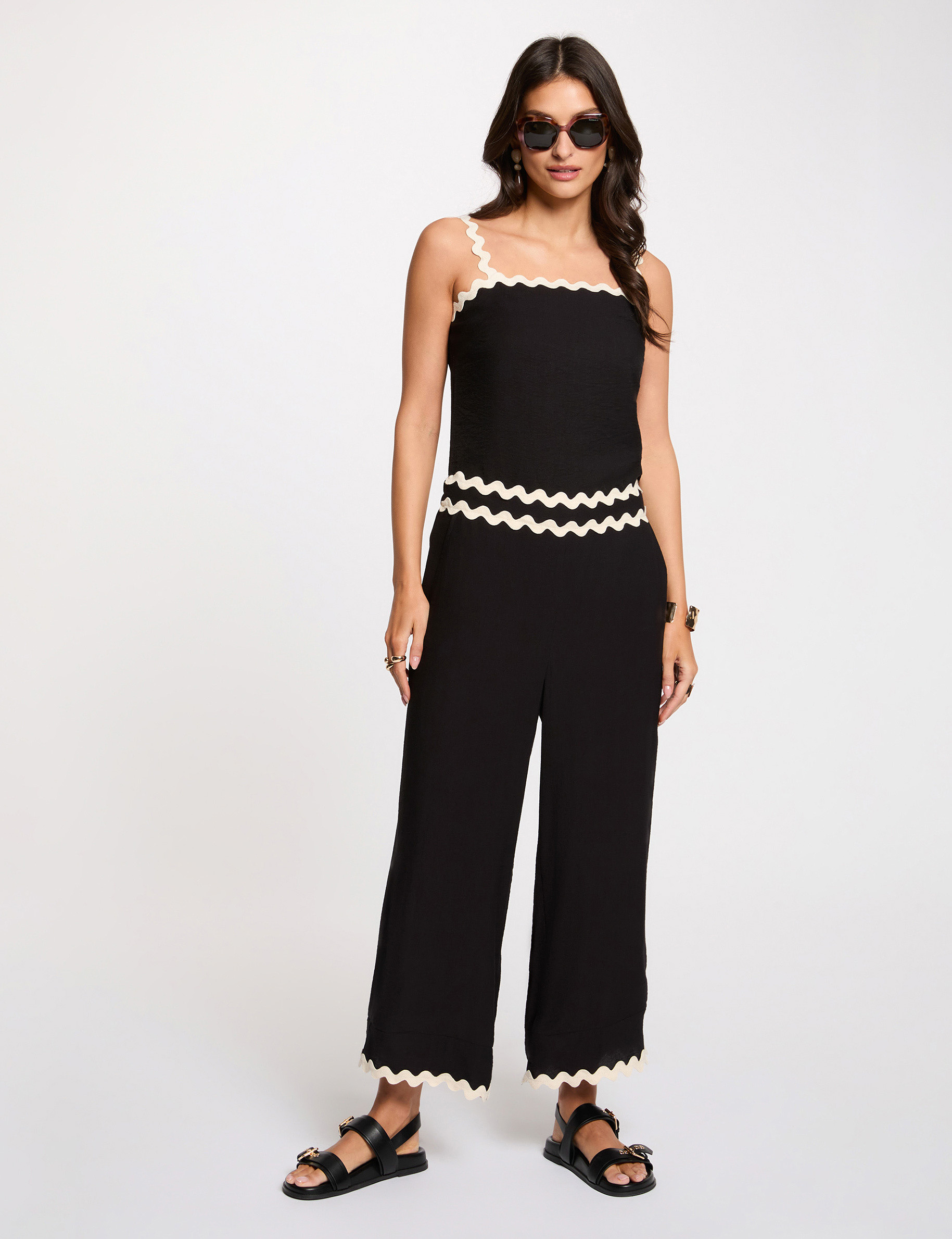 Top ajustado negro mujer