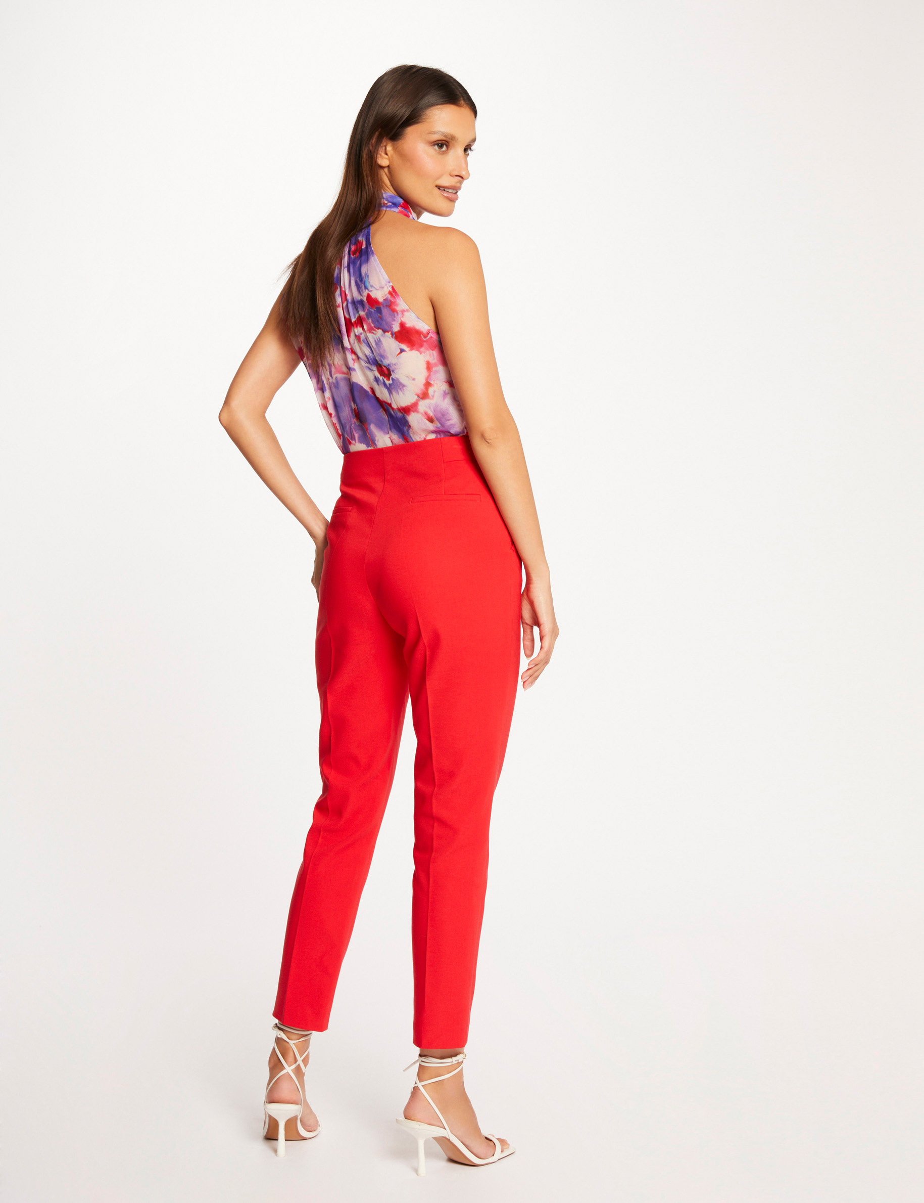pantalon city ajustado hebilla y pinzas rojo mujer Pantalón city ajustado hebilla y pinzas rojo mujer