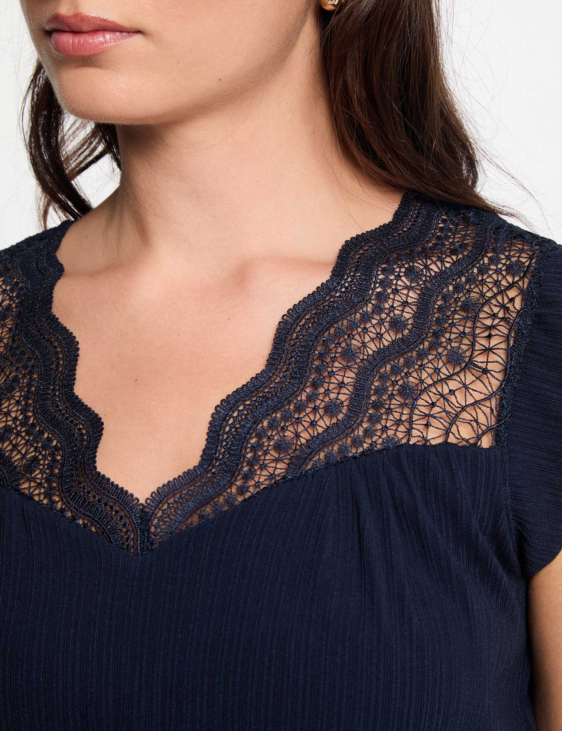 Top plisado con encaje azul marino mujer