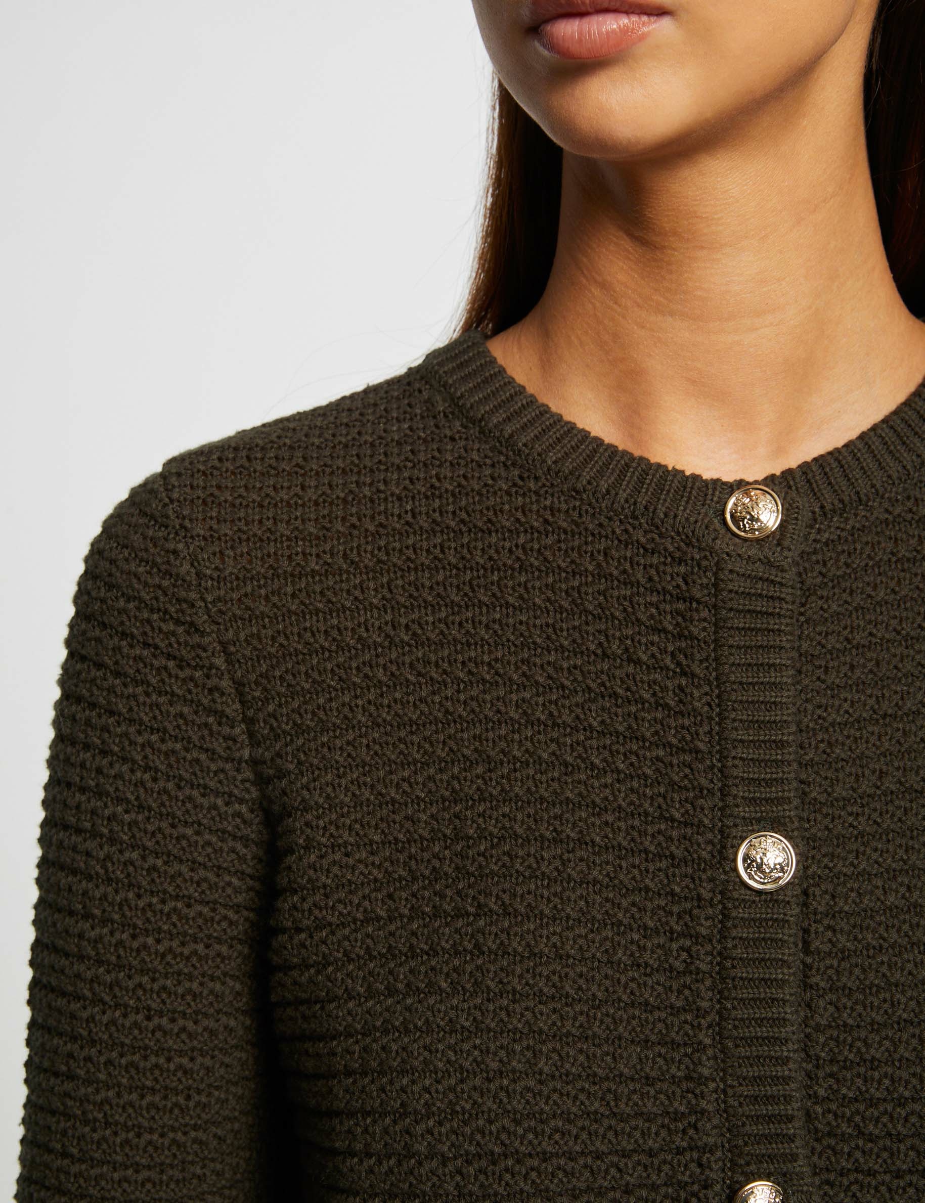 cardigan corto abotonado cuello redondo verde oscuro mujer Cárdigan corto abotonado cuello redondo verde oscuro mujer