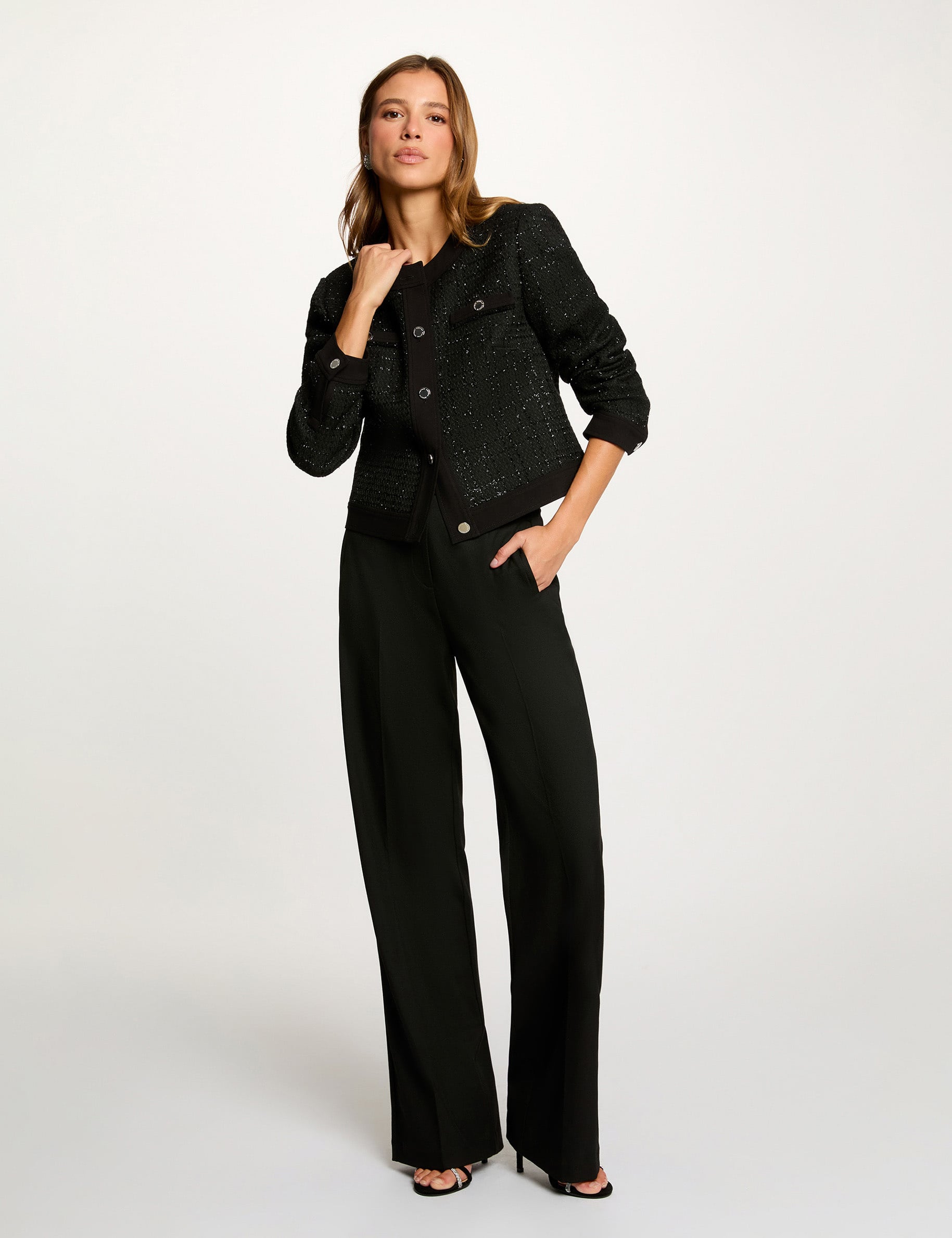 Chaqueta corta entallada negro mujer