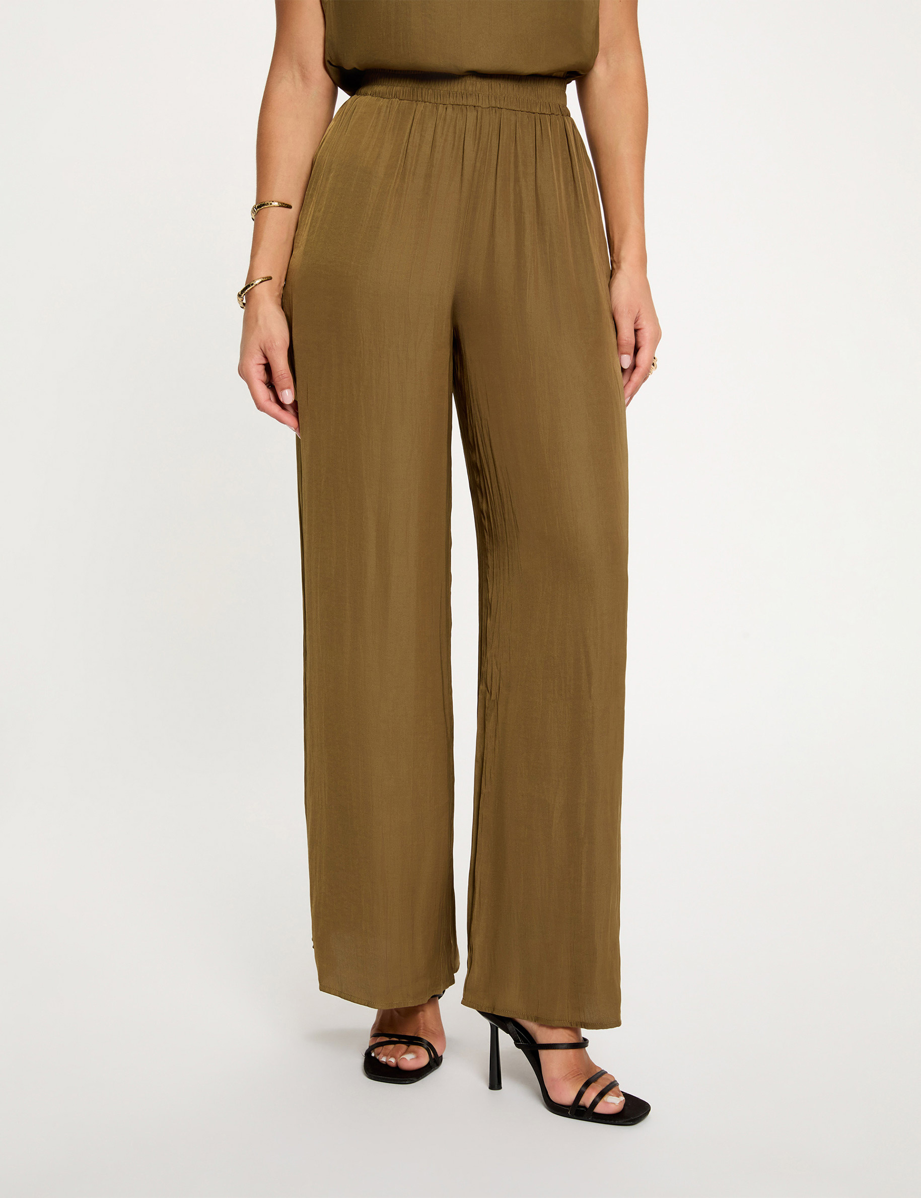 Pantal&oacute;n ancho fluido verde caqui mujer